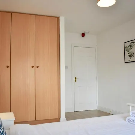 Apartment Modern And Spacious 2 Bed Apt In Central