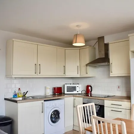 Apartment Modern And Spacious 2 Bed Apt In Central