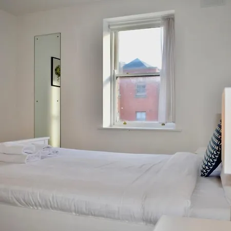 Apartment Modern And Spacious 2 Bed Apt In Central