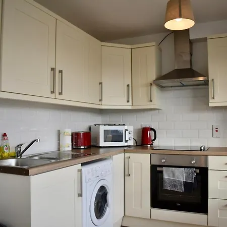 Modern And Spacious 2 Bed Apt In Central Apartment *